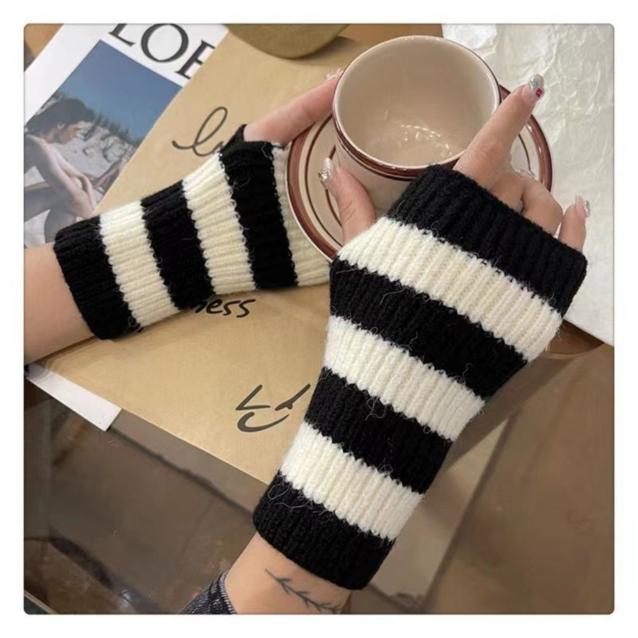 Аксессуары в стиле Y2k: Теплые – обзор и цена Fingerless Glove Knit